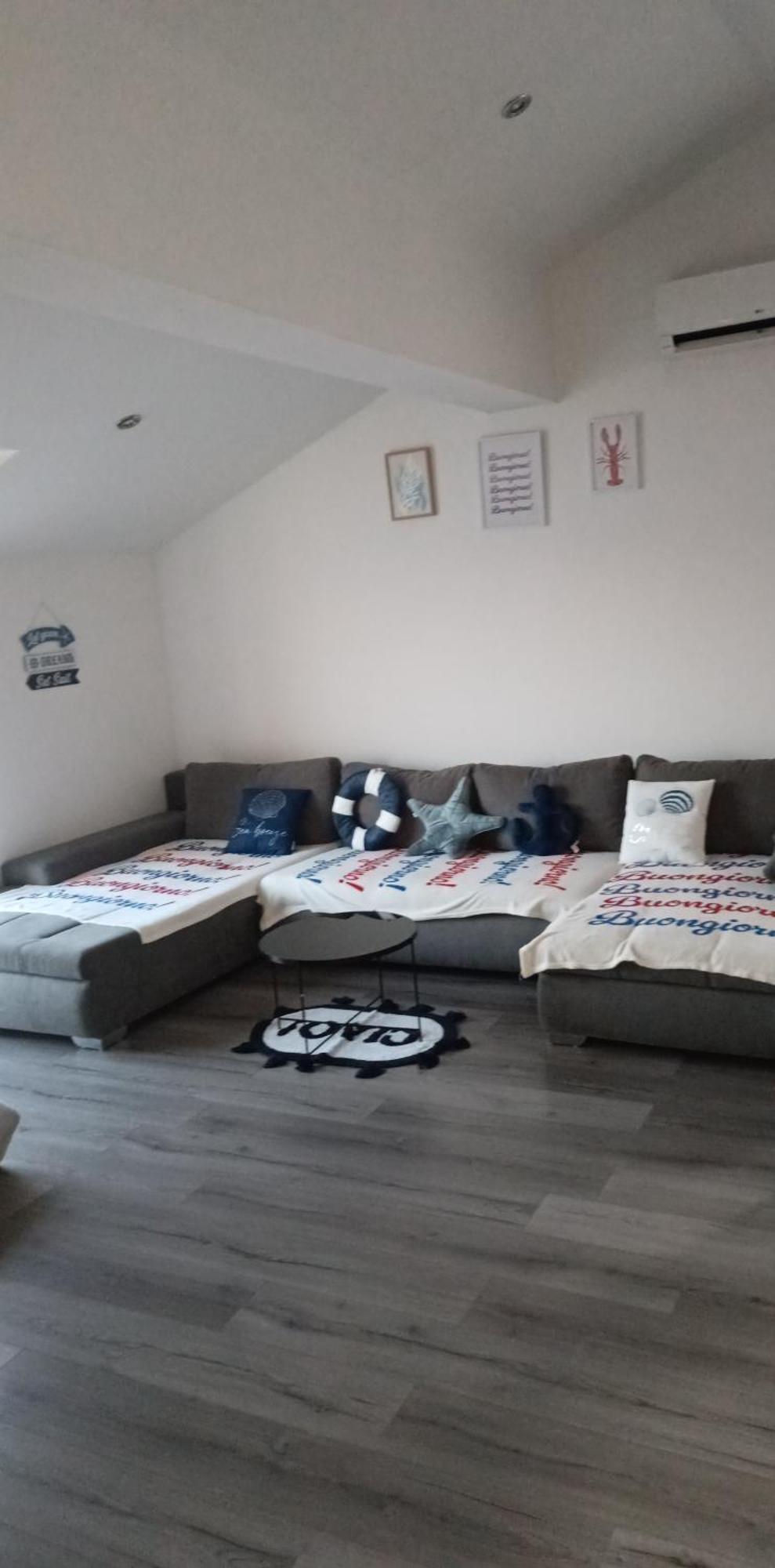 Angella Apartment Dugi Rat Ngoại thất bức ảnh