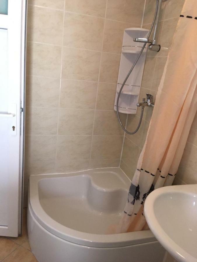 Angella Apartment Dugi Rat Ngoại thất bức ảnh