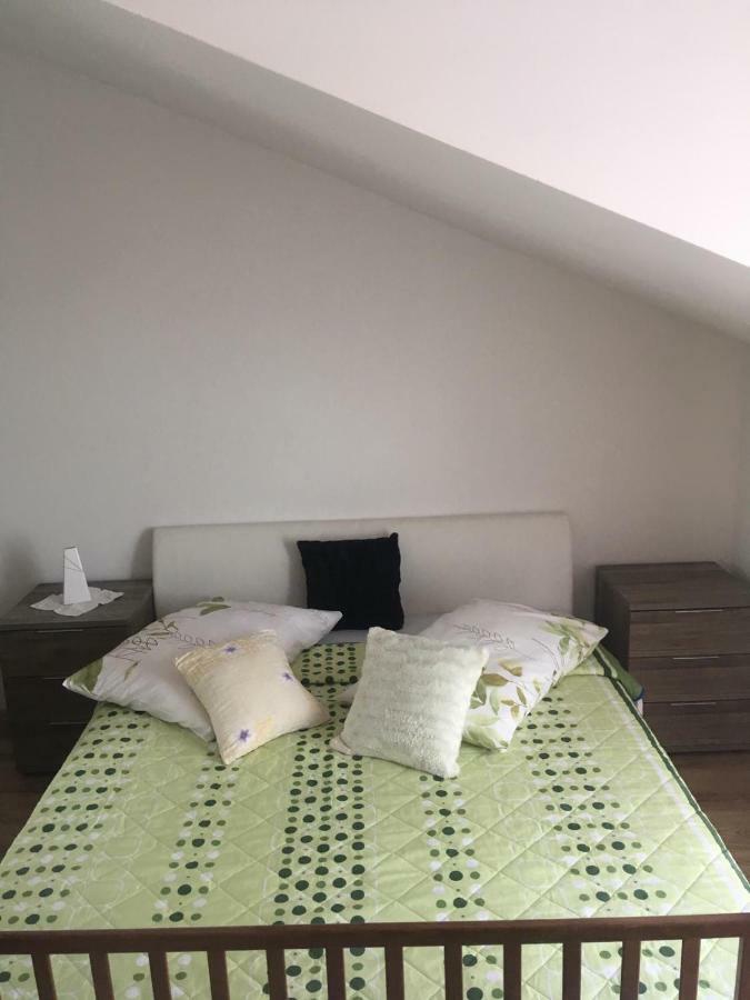 Angella Apartment Dugi Rat Ngoại thất bức ảnh